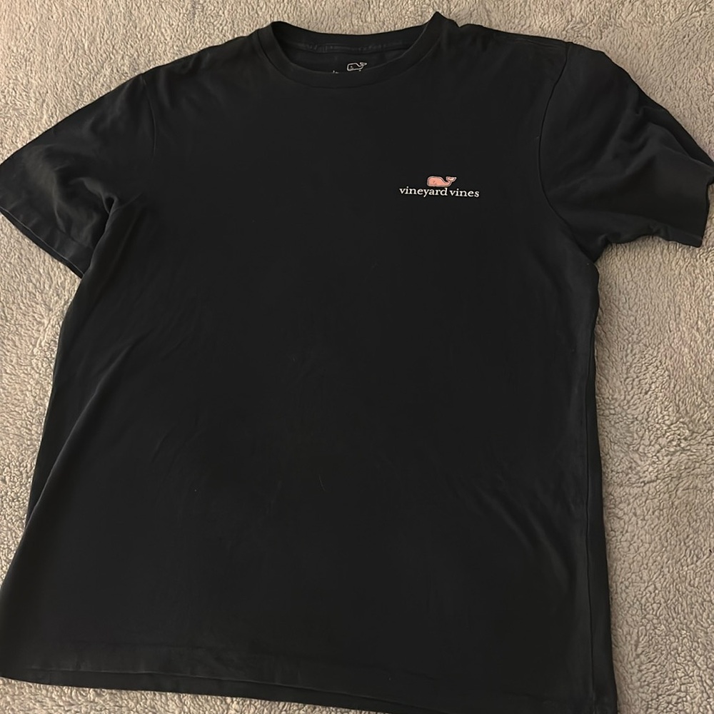 Vineyard vines tee